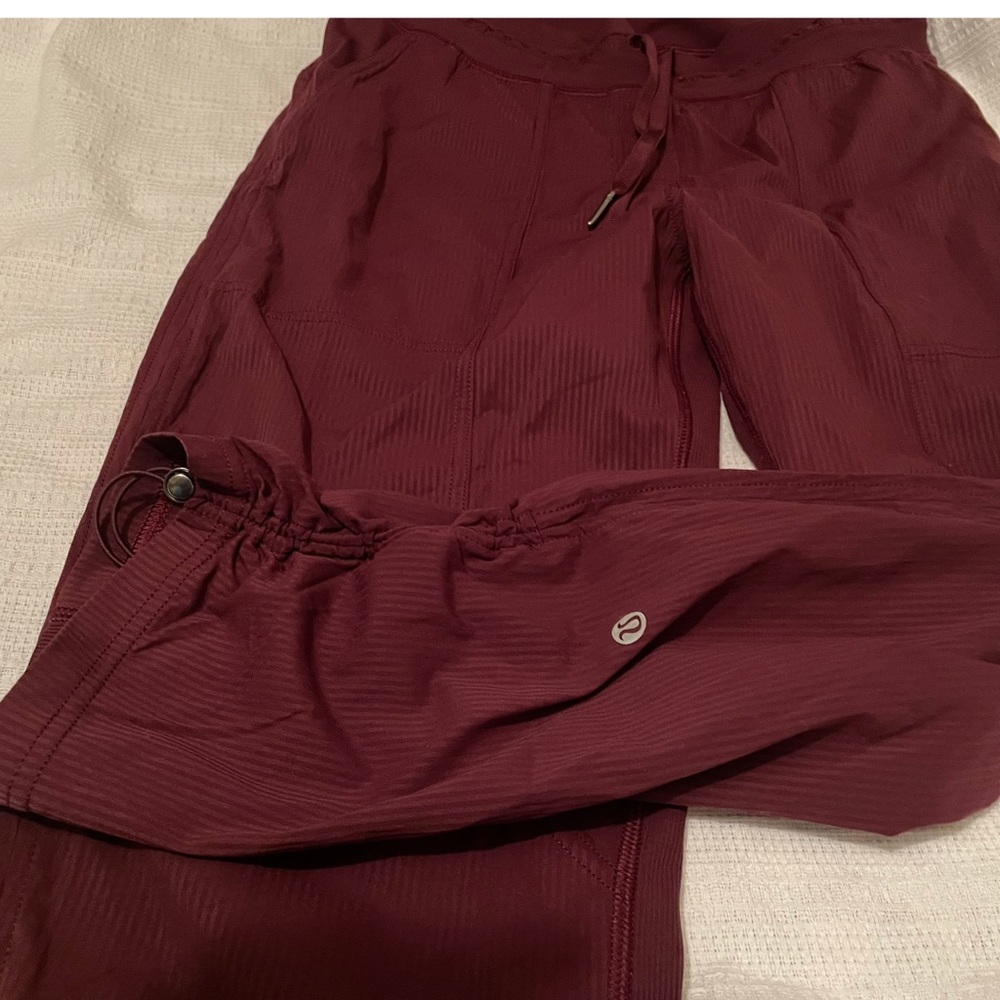 Lululemon Athletica jogger. Size S.